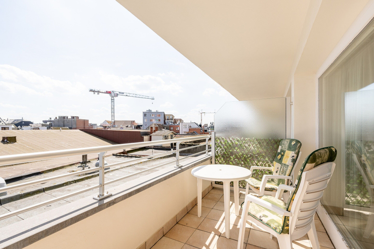 Others 2, Apartment by Zeedijk Beach With Sea View, West-Vlaanderen