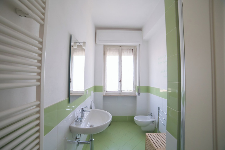 Bathroom 2, B&B Cento Passi Dalle Mura, Lucca