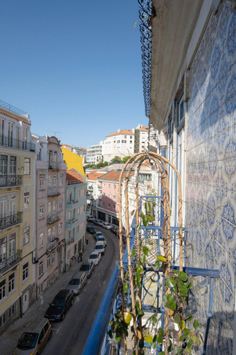Others 4, Graca, Lisbon