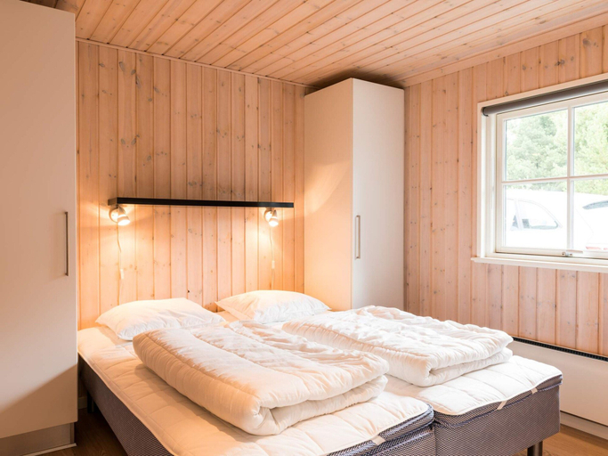 Bedroom 2, 5 Star Holiday Home in Blavand, Varde