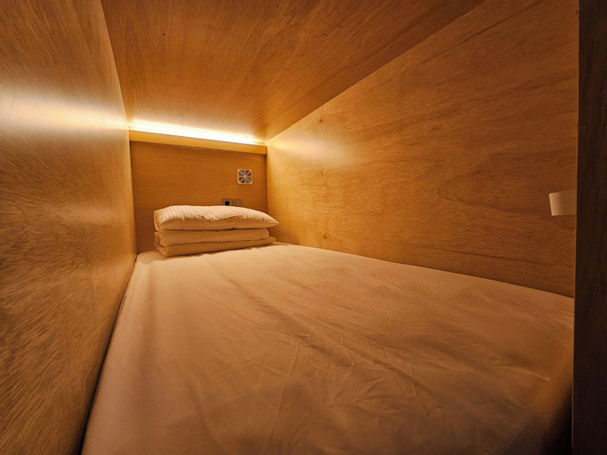 Bedroom 3, 82 Capsule Hotel, Mapo