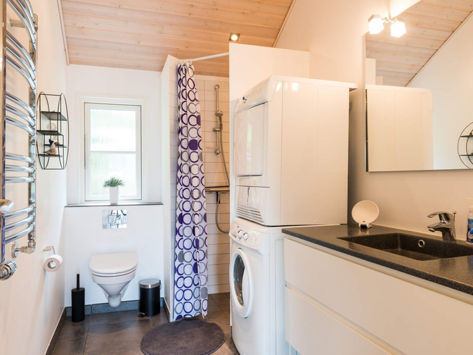 Bathroom 3, 5 Star Holiday Home in Blavand, Varde