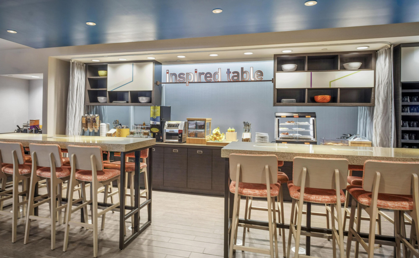 Food & Drinks 5, Home2 Suites by Hilton Milwaukee Airport, Milwaukee