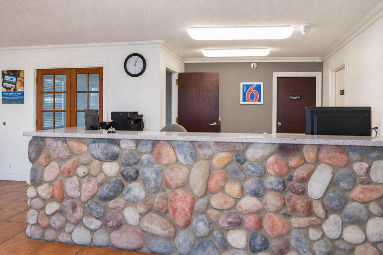 Public Area 2, Motel 6 Safford, AZ, Graham