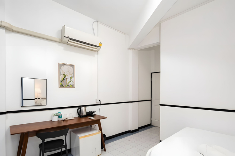 Others 3, B room Hualumphong, Samphantawong