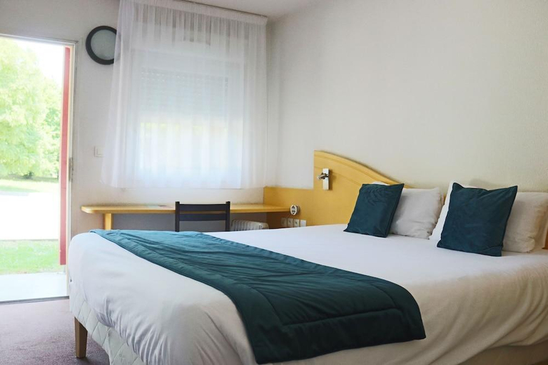 Bedroom 2, Hotel Lemand Lyon Est - Villefontaine, Isère