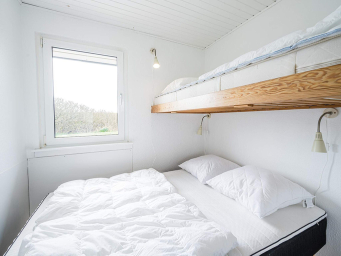 Bedroom 2, 4 Star Holiday Home in Blavand, Varde