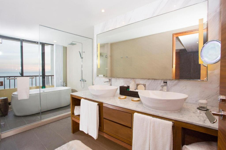 Bathroom, Sofitel Philippine Plaza Manila, Pasay City