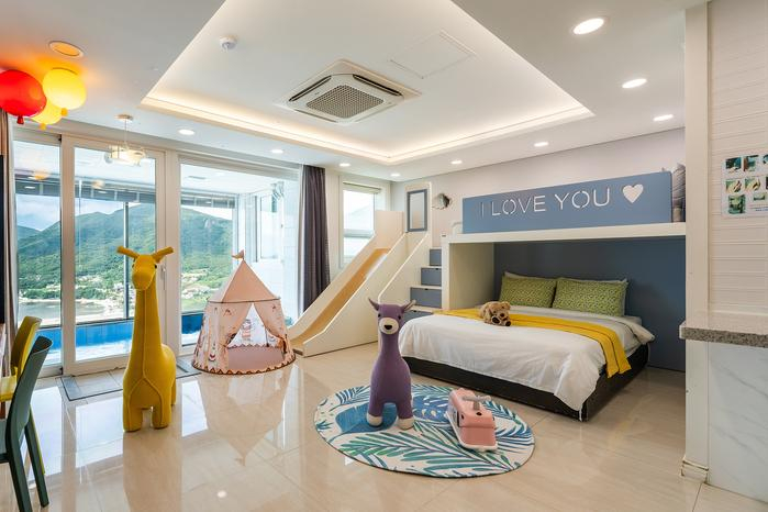 Bedroom 2, Geoje Mr. Jun Kids Pool Villa, Geoje