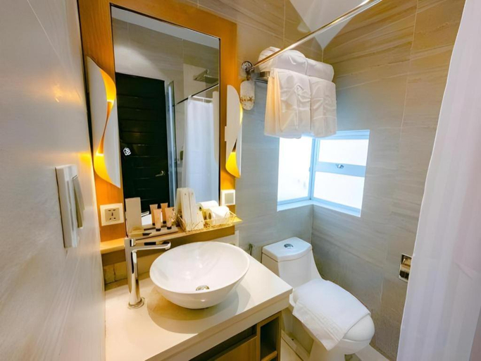 Bathroom 5, Acuatico Beach Resort, San Juan