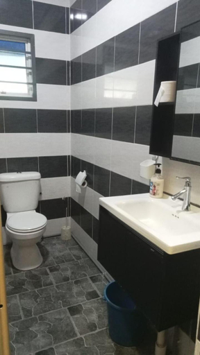 Bathroom, Haimara staycation, 1 house & 3 cabin with pool hulu langat, for small event, Hulu Langat