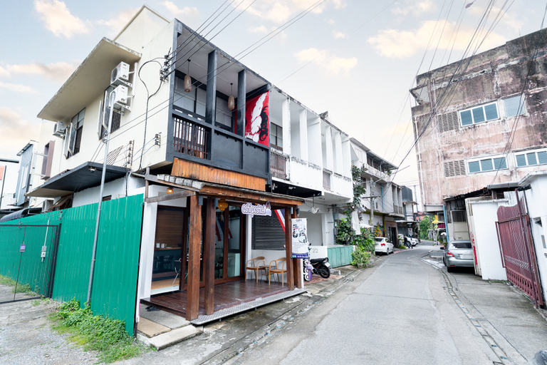 Exterior & Views
