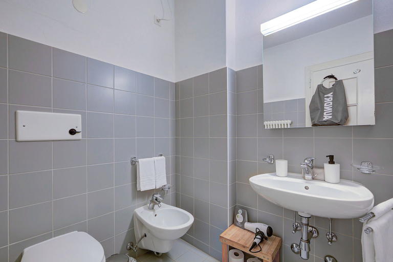Bathroom 3, 76 The Lake House, Lugano