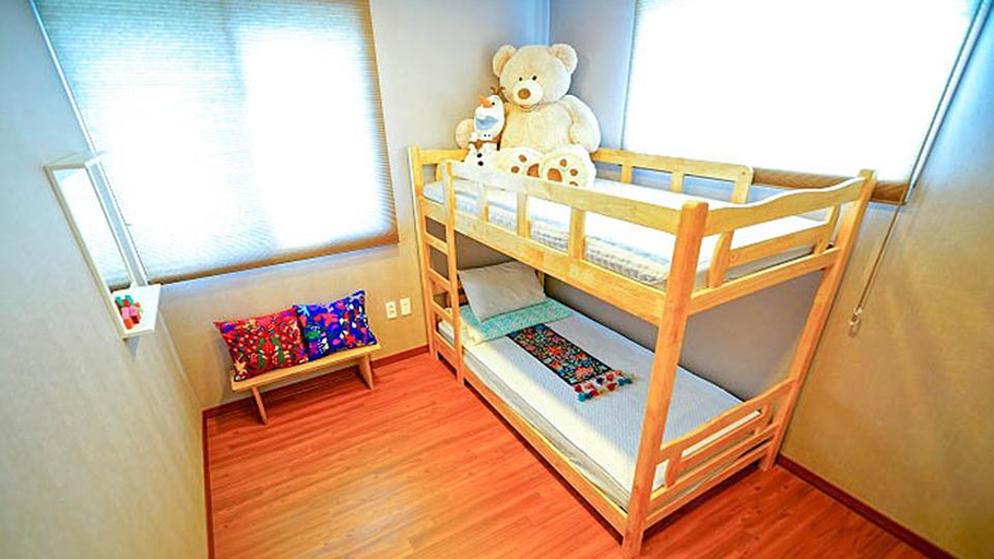 Bedroom 2, Gunsan Dal Guesthouse, Gunsan