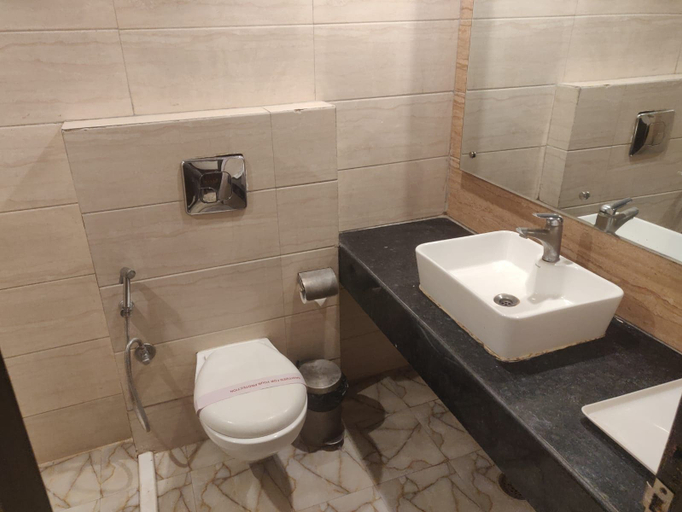 Bathroom 2, HOTEL SS GRANDEUR, Lucknow