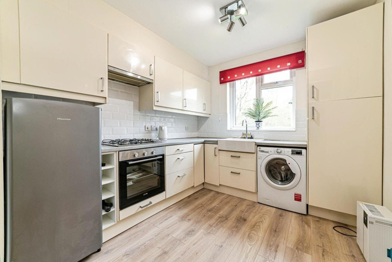 Others 3, 2 Bed Flat - Sleeps 3 - Pets - Parking - Wifi, Oxfordshire