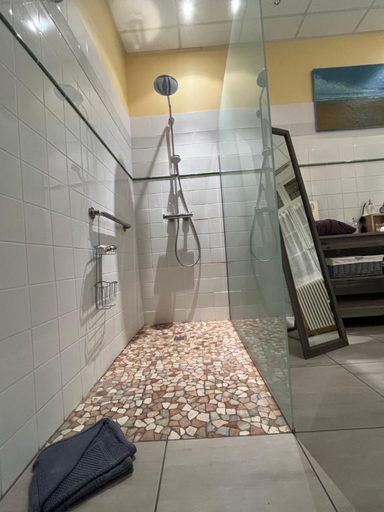 Bathroom, La Lauze, Tarn