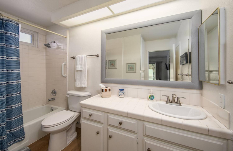 Bathroom 4, Peaceful Private Redlands Retreat 4BR4BA-Pool Spa, San Bernardino