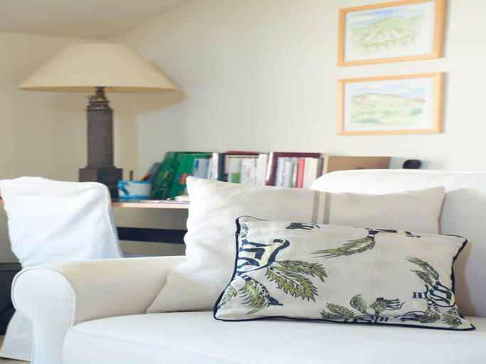 Others 5, Heated Pool Apartment in Uzes, Gard