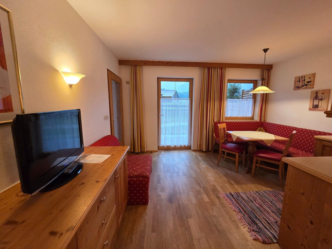 Others 5, Cozy Holiday Apartment, Schwaz