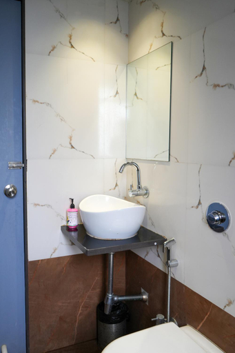 Bathroom 4, comfort inn baner, Pune