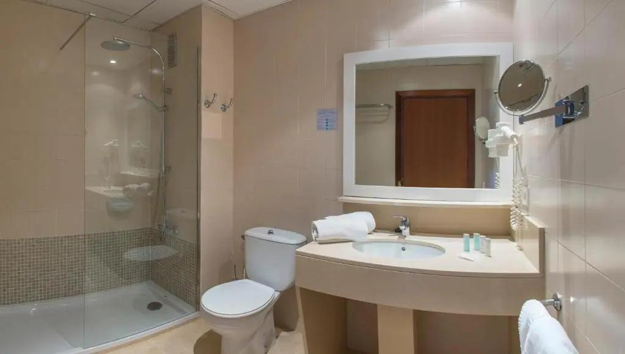 Bathroom 5, Hotel Rosamar Maritim, Girona