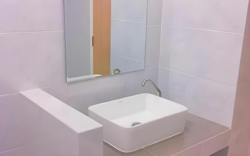 Bathroom 3, Kosit One Hotel, Buang Sam Phan