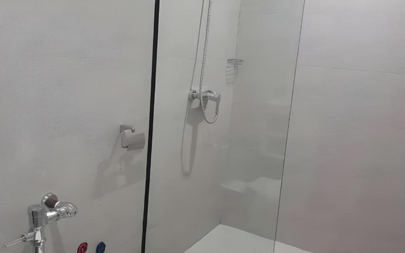 Bathroom 4, Travelite Hotel Legarda, Baguio City