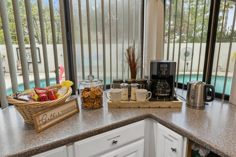 Food & Drinks 5, Peaceful Private Redlands Retreat 4BR4BA-Pool Spa, San Bernardino