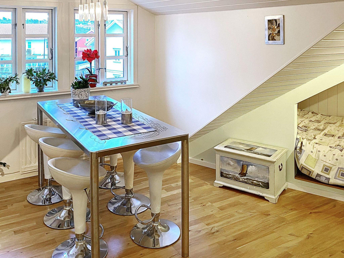 Others 4, 4 Star Holiday Home in Stromstad, Strömstad