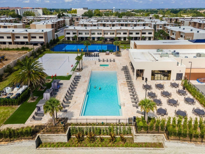 Others 5, Magic Village 3BR w/ Jacuzzi & BBQ Near Disney, Osceola