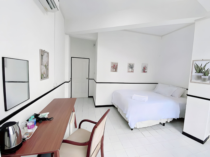 Others 4, B room Hualumphong, Samphantawong