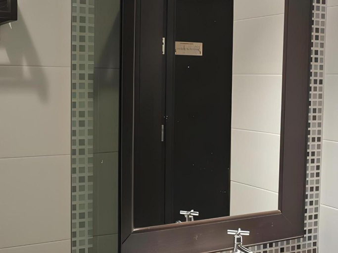 Bathroom 4, City Park Hotel, Muang Phatthalung