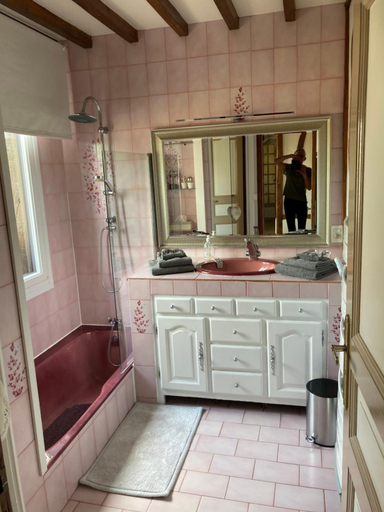Bathroom, Les Chambres de Paule, Somme