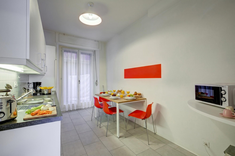 Others 5, 76 The Lake House, Lugano
