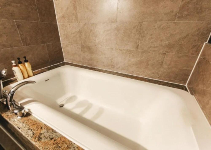 Bathroom 5, Luce Hotel, Guro