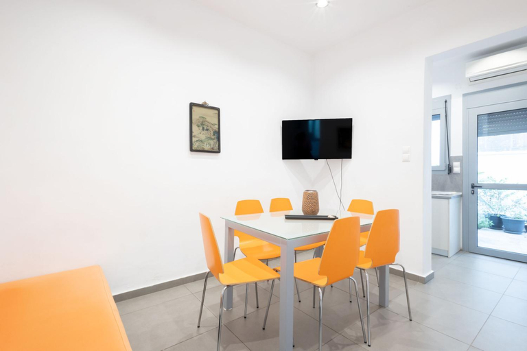 Others 4, Spacious 4BR Home with Jacuzzi & Terrace near Acropolis, Attica