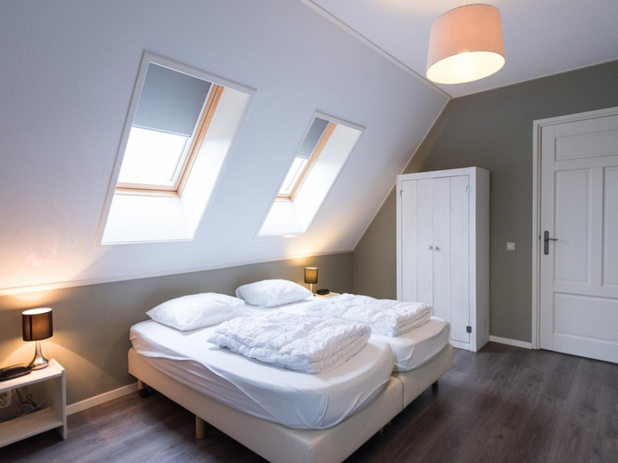 Others 3, Dune Villa With Sauna & Solarium for 8, Ameland
