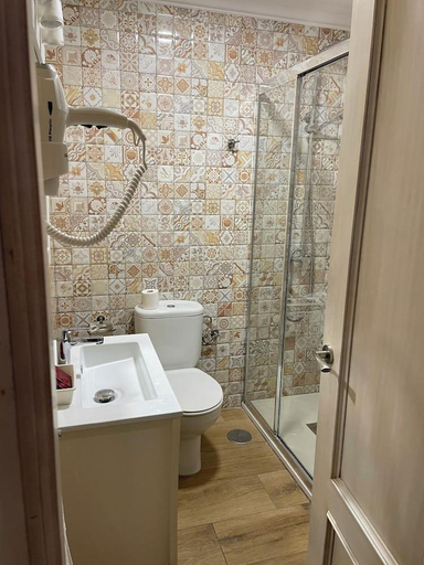 Bathroom 3, Hostal Lojo, Cádiz