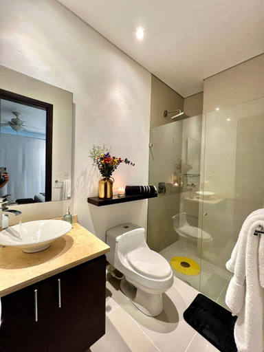 Bathroom 5, Luxurious 3-Bedroom Apartment with Shared Pool in Bolvar, Cartagena de Indias