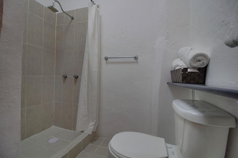 Others 5, Hotel Punto 79, Allende