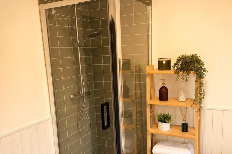 Others 2, Three-bedroom House in Exmouth, Sleeps 6, Devon