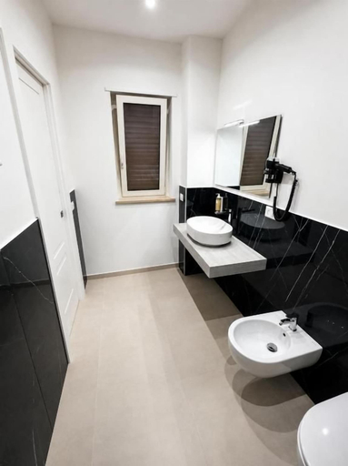 Others 5, Emma's Rooms, Vibo Valentia