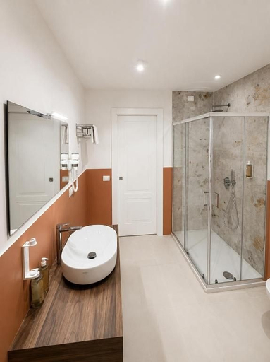 Others 3, Emma's Rooms, Vibo Valentia