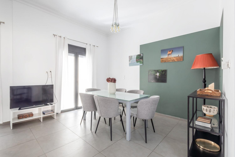 Others 3, Spacious 4BR Home with Jacuzzi & Terrace near Acropolis, Attica