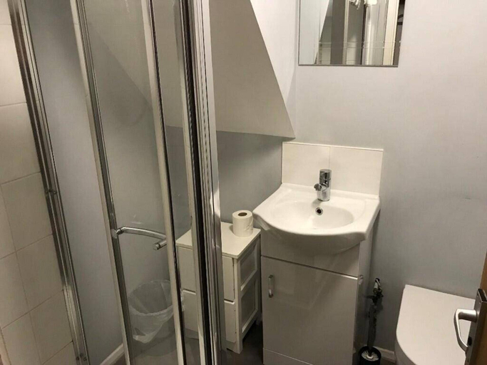 Bathroom, Coastal Chalet - Sleeps 6 - Pool - Parking, Kent