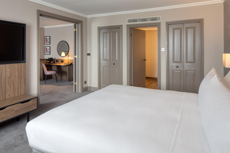 Bedroom 4, DoubleTree by Hilton Dartford Bridge, Kent