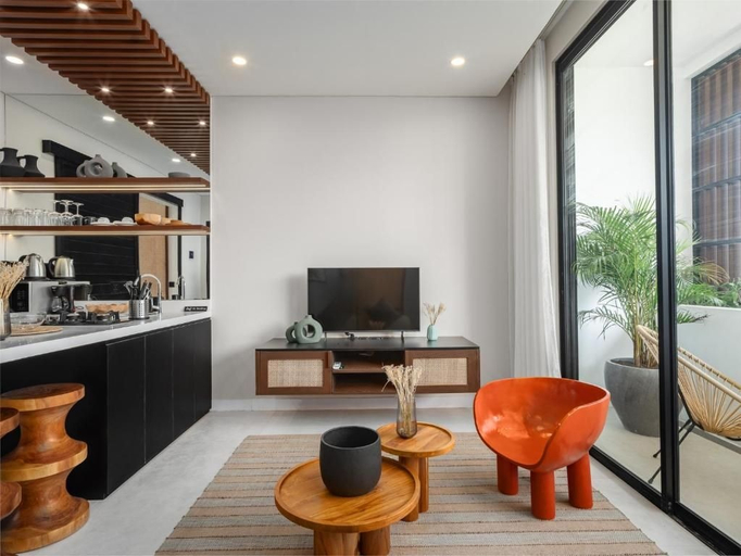 Others 2, AKA Seseh Living, Badung