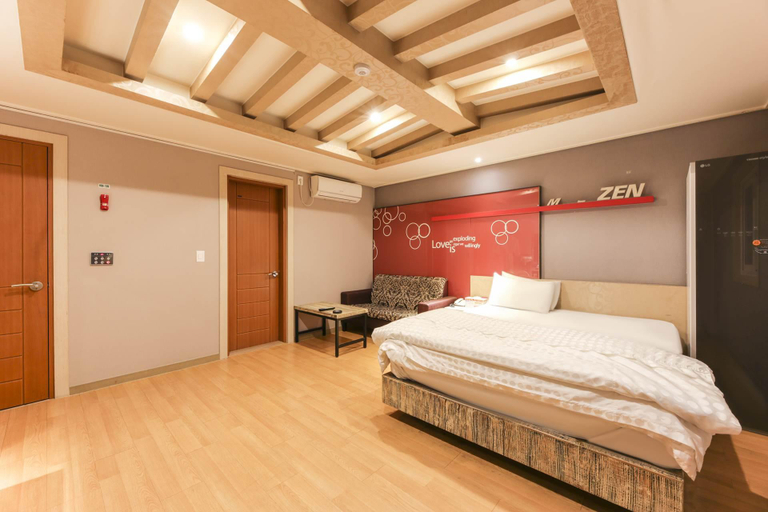 Bedroom 4, Daegu Dongdaegu Station Hotel Zi-gume, Buk