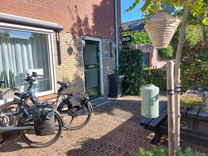Others 4, Bed & Budget123, Voorst